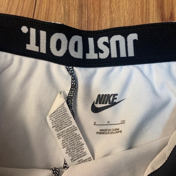 Nike Leg-A-See Mishmash Allover Print Leggings - Picture 8 of 13